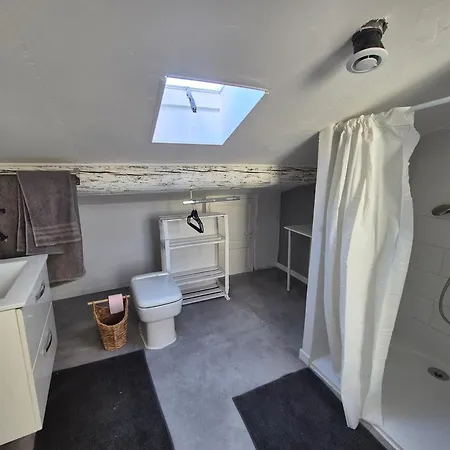 Le Soleil, Dj Compris Bed and Breakfast Τουλόν